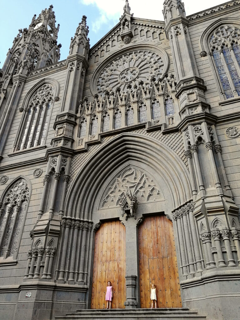 église en pierre de lave gran canaria