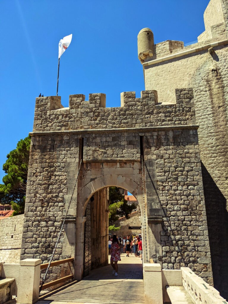 La porte Ploce