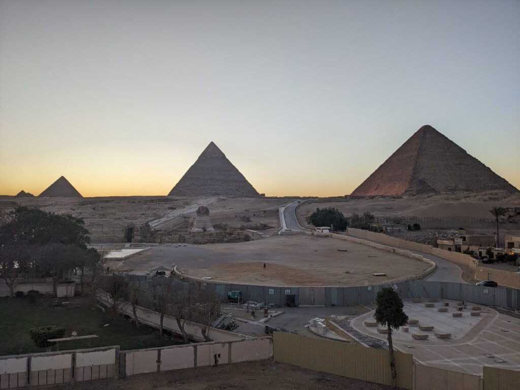 Vue depuis la terrasse à Gizeh